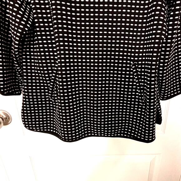 Cathy Daniels Wms L Black White Geometric Print Tunic Top Kangaroo Pocket Casual - Picture 6 of 8